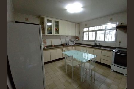 Casa à venda com 2 quartos, 150m² em Vila Carrão, São Paulo