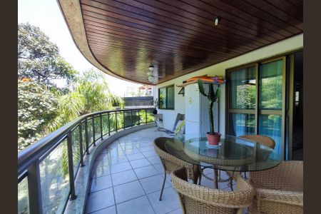 Apartamento à venda com 112m², 3 quartos e 2 vagas Apartamento à venda com 112m², 3 quartos e 2 vagasVaranda