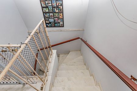 Casa à venda com 190m², 3 quartos e 3 vagasEscada