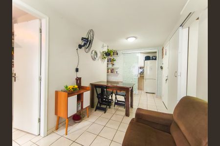 Sala de apartamento à venda com 3 quartos, 53m² em Conjunto Residencial José Bonifácio, São Paulo