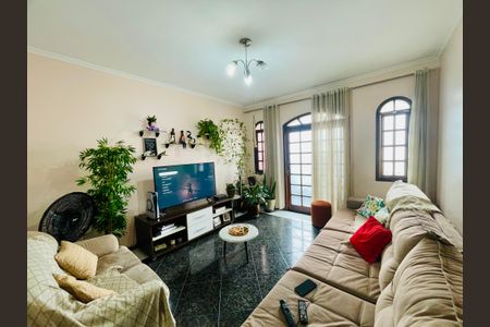 Sala de casa para alugar com 3 quartos, 230m² em Jardim Gracinda, Guarulhos
