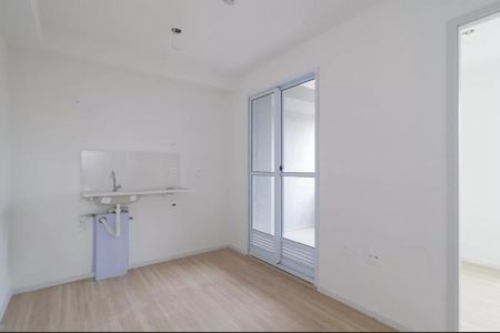 Cozinha de apartamento para alugar com 2 quartos, 32m² em Vila Plana, São Paulo