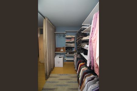 Casa de condomínio à venda com 118m², 3 quartos e 2 vagasCloset da suíte