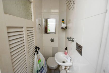 Apartamento à venda com 40m², 2 quartos e sem vaga Apartamento à venda com 40m², 2 quartos e sem vagaBanheiro de Serviço