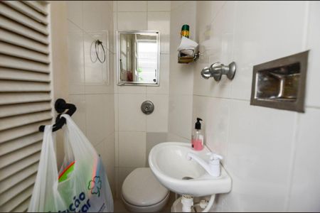 Apartamento à venda com 40m², 2 quartos e sem vaga Apartamento à venda com 40m², 2 quartos e sem vagaBanheiro de Serviço