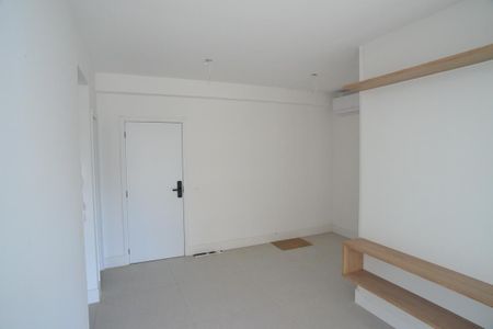 Sala de apartamento para alugar com 2 quartos, 74m² em Barra da Tijuca, Rio de Janeiro