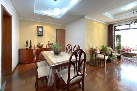 Apartamento à venda com 120m², 4 quartos e 2 vagasSala