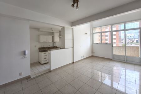 Sala de apartamento à venda com 2 quartos, 70m² em Cambuí, Campinas
