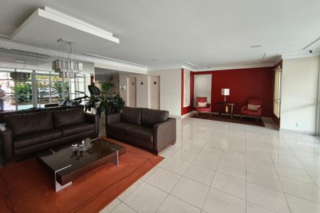 Apartamento à venda com 70m², 2 quartos e 2 vagasHall social