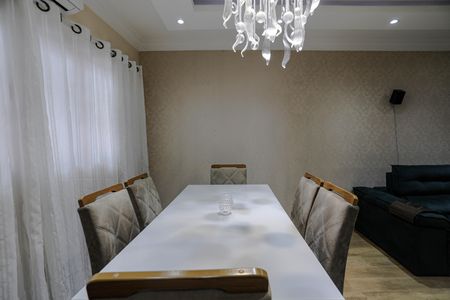 Sala de casa de condomínio para alugar com 2 quartos, 120m² em Centro, Mogi das Cruzes