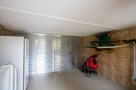 Casa à venda com 250m², 3 quartos e 3 vagas Casa à venda com 250m², 3 quartos e 3 vagasDepósito