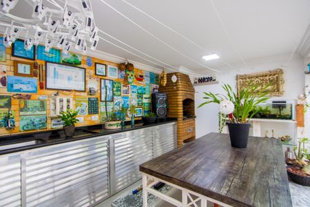 Casa à venda com 250m², 3 quartos e 3 vagas Casa à venda com 250m², 3 quartos e 3 vagasEspaço gourmet
