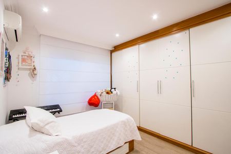 Casa à venda com 250m², 3 quartos e 3 vagas Casa à venda com 250m², 3 quartos e 3 vagasQuarto 3