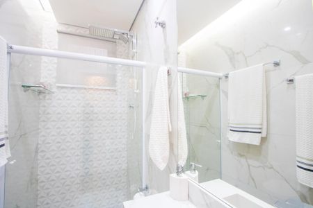 Casa à venda com 250m², 3 quartos e 3 vagas Casa à venda com 250m², 3 quartos e 3 vagasBanheiro social