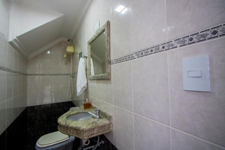 Casa à venda com 250m², 3 quartos e 3 vagas Casa à venda com 250m², 3 quartos e 3 vagasBanheiro de serviço