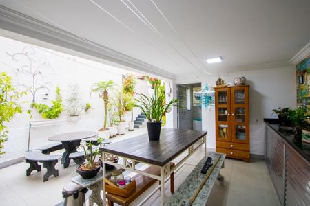 Casa à venda com 250m², 3 quartos e 3 vagas Casa à venda com 250m², 3 quartos e 3 vagasEspaço gourmet