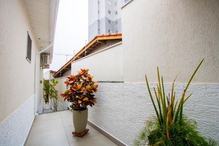 Casa à venda com 250m², 3 quartos e 3 vagas Casa à venda com 250m², 3 quartos e 3 vagasCorredor externo