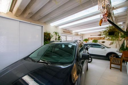 Casa à venda com 250m², 3 quartos e 3 vagas Casa à venda com 250m², 3 quartos e 3 vagasGaragem
