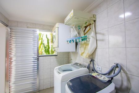 Casa à venda com 250m², 3 quartos e 3 vagas Casa à venda com 250m², 3 quartos e 3 vagasÁrea de serviço