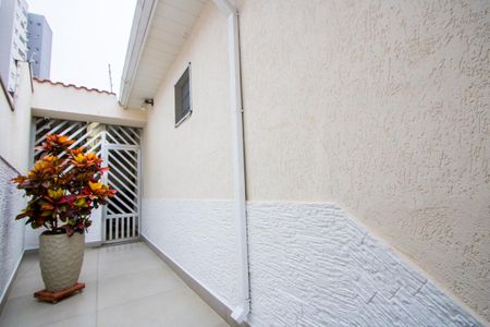 Casa à venda com 250m², 3 quartos e 3 vagas Casa à venda com 250m², 3 quartos e 3 vagasCorredor externo