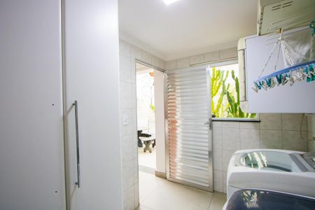 Casa à venda com 250m², 3 quartos e 3 vagas Casa à venda com 250m², 3 quartos e 3 vagasÁrea de serviço