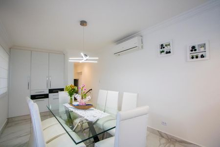 Casa à venda com 250m², 3 quartos e 3 vagas Casa à venda com 250m², 3 quartos e 3 vagasCopa