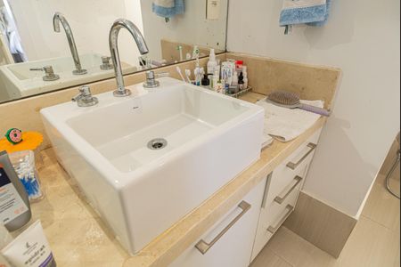 Apartamento à venda com 101m², 2 quartos e 1 vagaBanheiro da Suíte