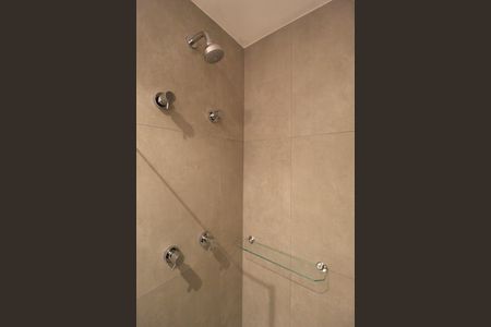 Banheiro de kitnet/studio para alugar com 1 quarto, 25m² em Indianópolis, São Paulo