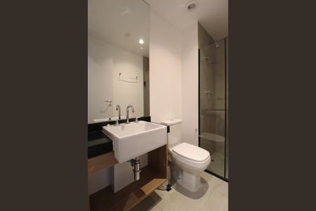 Banheiro de kitnet/studio para alugar com 1 quarto, 25m² em Indianópolis, São Paulo