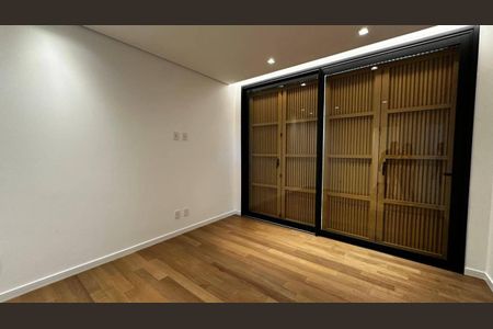 Casa à venda com 558m², 5 quartos e 6 vagas