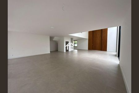 Casa à venda com 5 quartos, 860m² em Barra da Tijuca, Rio de Janeiro