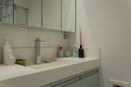 Apartamento à venda com 93m², 2 quartos e 2 vagas Apartamento à venda com 93m², 2 quartos e 2 vagasBanheiro da Suíte 2