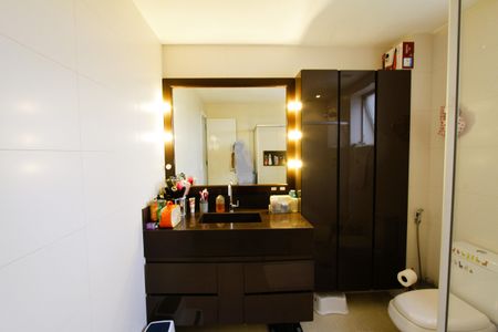 Apartamento à venda com 180m², 4 quartos e 3 vagasBanheiro da Suíte