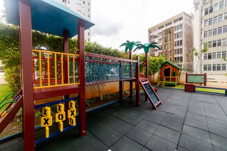 Apartamento à venda com 204m², 4 quartos e 4 vagasÁrea comum - Playground