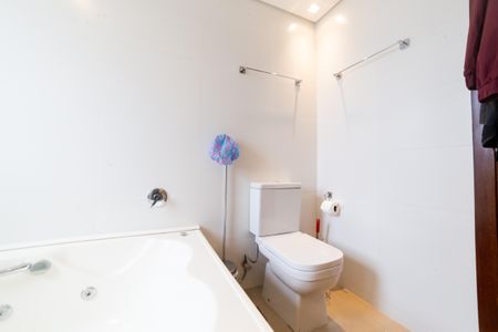 Apartamento à venda com 204m², 4 quartos e 4 vagasBanheiro da Suíte