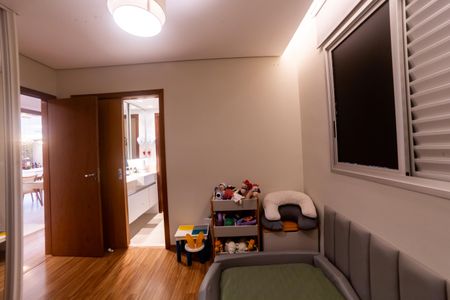 Apartamento à venda com 204m², 4 quartos e 4 vagasQuarto 2