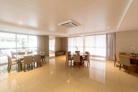 Apartamento à venda com 204m², 4 quartos e 4 vagasÁrea comum - Salão de festas