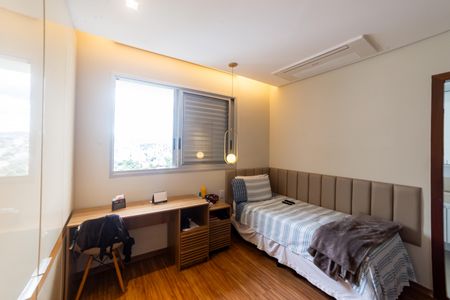 Apartamento à venda com 204m², 4 quartos e 4 vagasSuíte 2