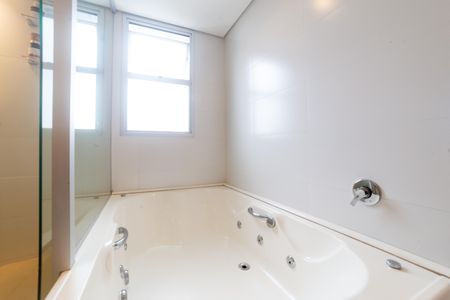 Apartamento à venda com 204m², 4 quartos e 4 vagasBanheiro da Suíte