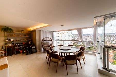 Apartamento à venda com 204m², 4 quartos e 4 vagasSala
