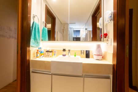 Apartamento à venda com 204m², 4 quartos e 4 vagasBanheiro suíte reversível