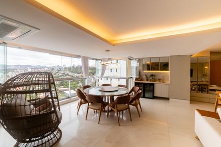 Apartamento à venda com 204m², 4 quartos e 4 vagasSala