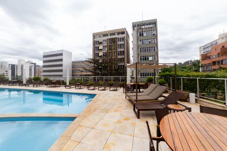 Apartamento à venda com 204m², 4 quartos e 4 vagasÁrea comum - Piscina