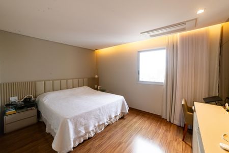 Apartamento à venda com 204m², 4 quartos e 4 vagasSuíte 1