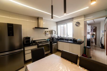 Apartamento à venda com 204m², 4 quartos e 4 vagasCozinha