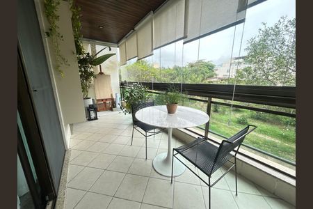 Apartamento à venda com 114m², 3 quartos e 2 vagas Apartamento à venda com 114m², 3 quartos e 2 vagasVaranda