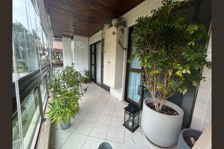 Apartamento à venda com 114m², 3 quartos e 2 vagas Apartamento à venda com 114m², 3 quartos e 2 vagasVaranda