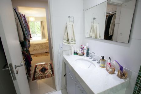 Casa à venda com 117m², 3 quartos e 2 vagasBanheiro da Suíte