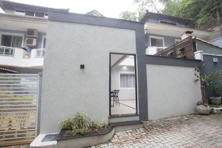 Casa à venda com 117m², 3 quartos e 2 vagasFachada