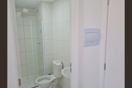 Banheiro Social de apartamento para alugar com 2 quartos, 35m² em Jardim Peri Peri, São Paulo